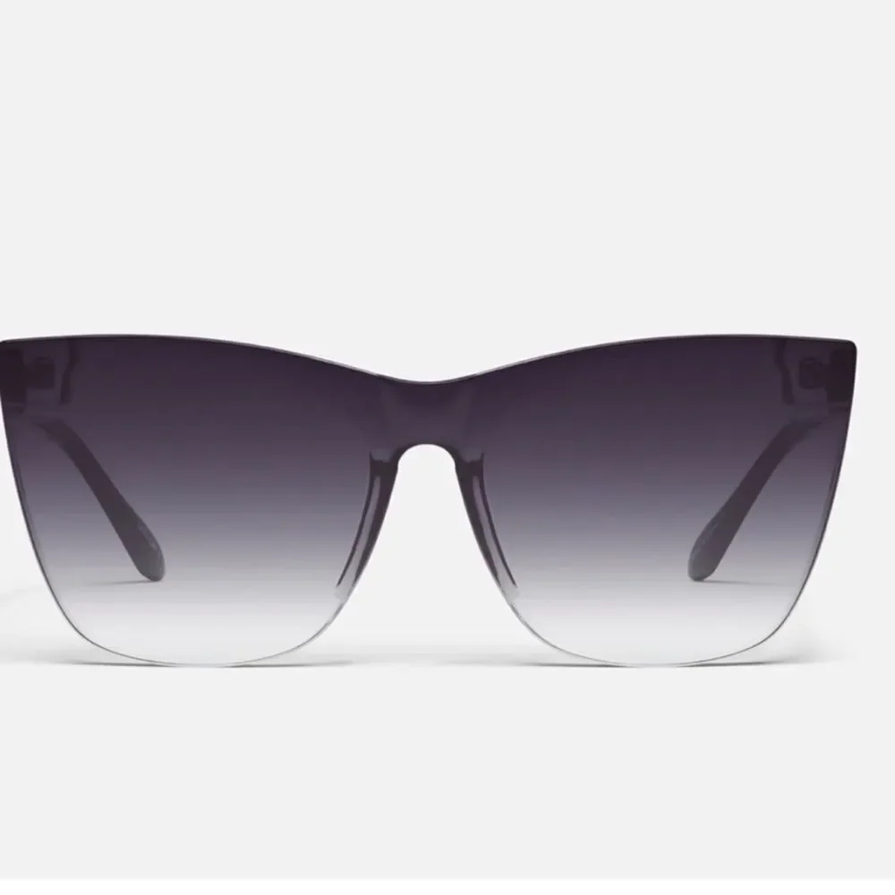 ⭐️Quay COME THRU Sunglasses